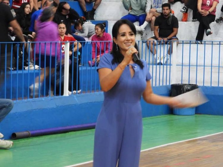 Lucila Martínez impulsa y respalda impulso del deporte y reconoce a leyendas del voleibol en el Festival Estatal Máster 2026