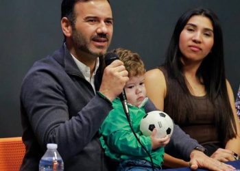 Llama Yankel Benítez a jóvenes a tomar el control con energía y visión
