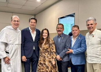 Alfonso Martínez se reúne con la comunidad migrante en Chicago