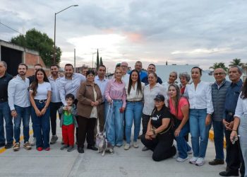La transformación llega a Valle Verde con la rehabilitación y pavimentación de la calle 5 de Febrero: Mónica Valdez