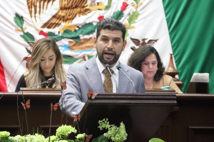 Octavio Ocampo propone poner orden en asilos y casas de atención en Michoacán para garantizar cuidados dignos a adultos mayores