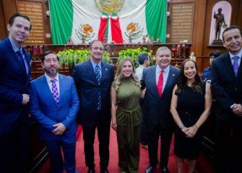 Dayana Pérez reconoce el legado ambiental de Homero Gómez durante entrega de distinción estatal