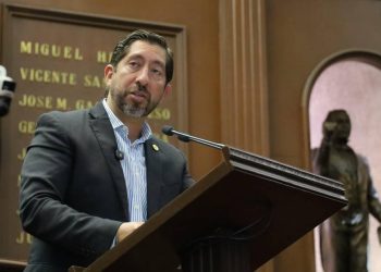 Abraham Espinoza propone que universitarios de psicología y trabajo social hagan su servicio social en escuelas de Michoacán