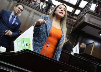 Llama Xóchitl Ruiz a dignificar condiciones laborales y garantizar respaldo a familias de policías caídos