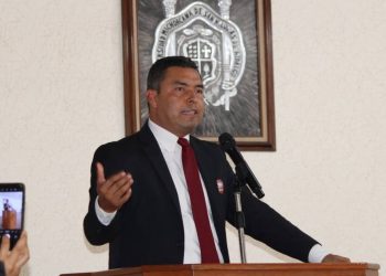 Exalumnos nicolaitas llaman a privilegiar la legalidad y el diálogo en la Facultad de Derecho de la UMSNH