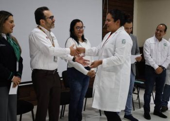 Reconocen pacientes oncológicos trato digno y humanismo en el HGZ No. 4, en Zamora