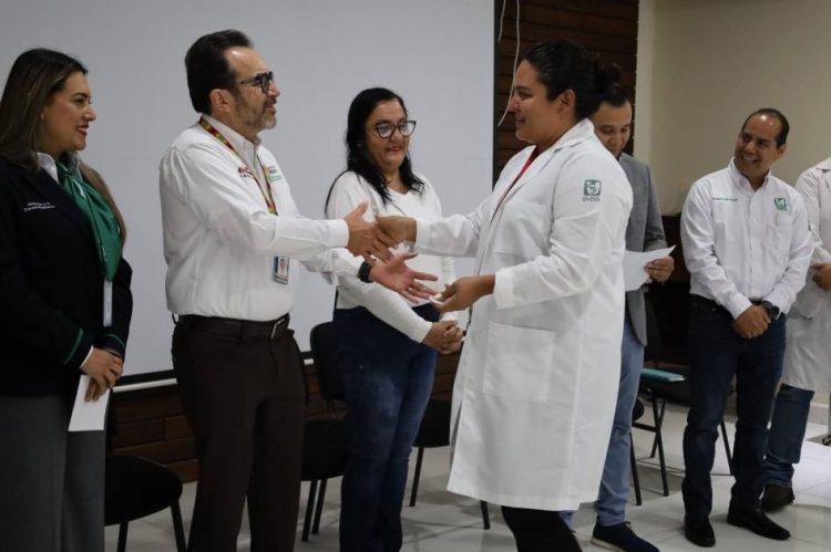 Reconocen pacientes oncológicos trato digno y humanismo en el HGZ No. 4, en Zamora