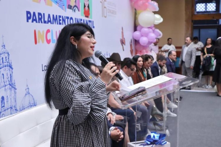 Al darles la bienvenida, diputados motivan a la niñez a alzar la voz para ser factor de cambio en Michoacán