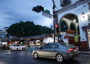 Renuevan semáforo para fortalecer la seguridad vial y mejorar la imagen urbana de Quiroga
