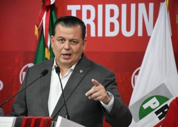 Con engaños de Manuel López Meléndez, alcaldes priistas y perredistas se reunieron con Raúl Morón; denuncia Memo Valencia