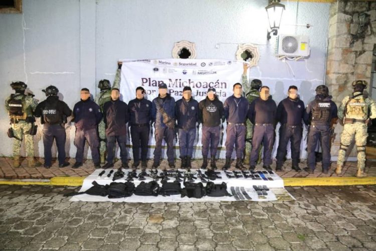Detenidos 9 hombres con armas, uniformes y patrullas clonadas en Zinapécuaro