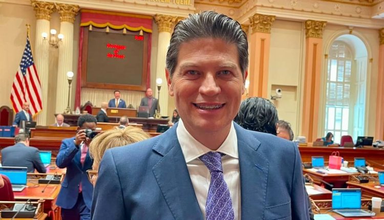 Alfonso Martínez Alcázar inicia intensa gira de trabajo en Sacramento, California