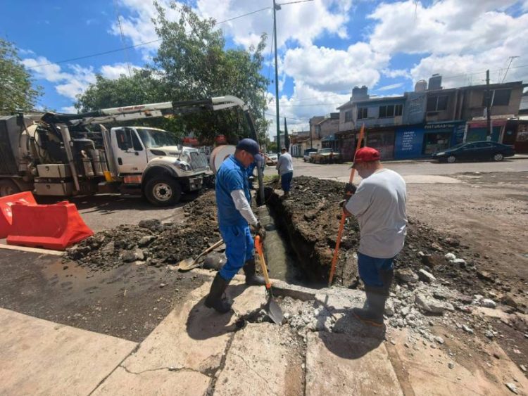 Trabajamos en la rehabilitación de colector sanitario dañado por las lluvias: Adolfo Torres