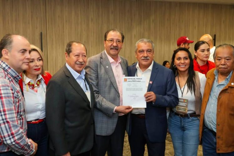 PT entrega a Raúl Morón el nombramiento como Coordinador de Afiliación en Michoacán