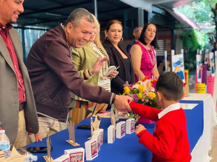 Ahora resulta que por darles becas a los niños de Michoacán me quieren sancionar: JC Barragán