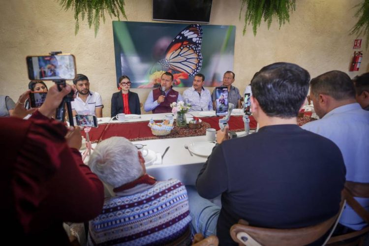 “A los jóvenes ya no se les puede relegar; deben tomar decisiones”: Carlos Torres Piña en Zitácuaro