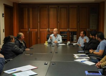 Adolfo Torres mantienen diálogo permanente con vecinas y vecinos de Primo Tapia