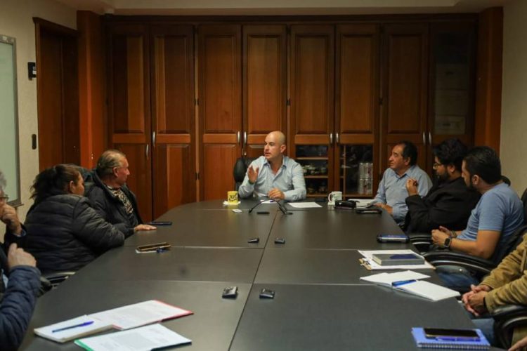 Adolfo Torres mantienen diálogo permanente con vecinas y vecinos de Primo Tapia
