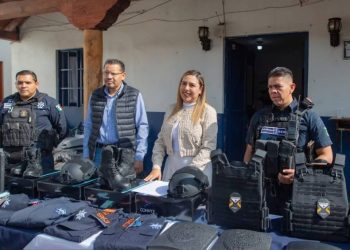 Dayana Pérez Mendoza fortalece a Seguridad Pública con entrega de uniformes y equipamiento