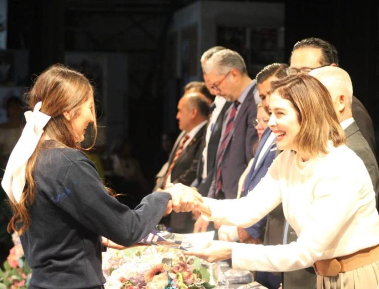 Como madrina, Brissa Arroyo acompaña a la generación 2023-2026 de la Escuela Secundaria Técnica 3, “Álvaro Obregón”