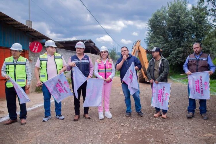 Dayana Pérez da inicio a la obra de mejoramiento del acceso al Panteón No. 3 en Salvador Escalante