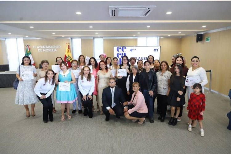Paola Delgadillo impulsa el desarrollo comunitario con 487 egresados de los CECADES