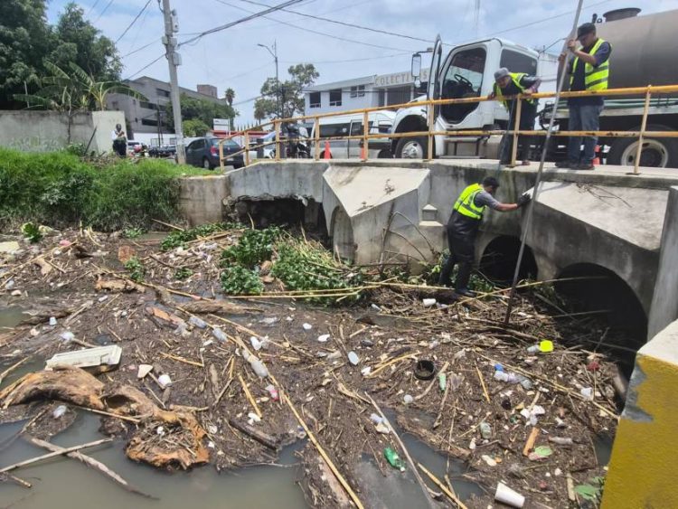 Gobierno de Morelia realiza limpieza del Dren Barajas