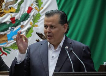 En Michoacán el reclutamiento forzado no es un delito; por eso Memo Valencia propone castigarlo con hasta 40 años de prisión