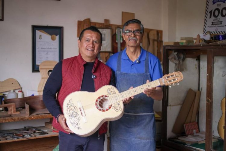 Entre nostalgias y guitarras, Torres Piña vuelve a Paracho, su tierra natal