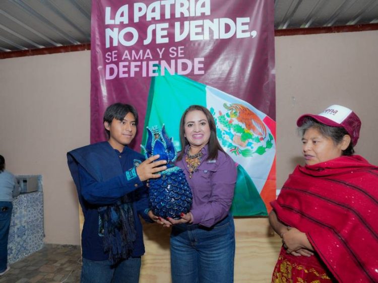 Reúne Gladyz Butanda a liderazgos de Tangancícuaro en asamblea de defensa de la transformación