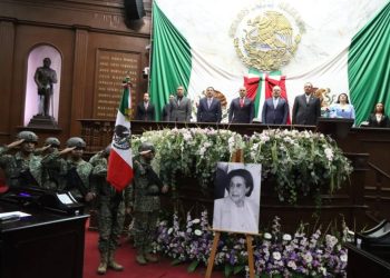 Reconoce Congreso local trayectoria de Amalia Solórzano con letras doradas en recinto legislativo