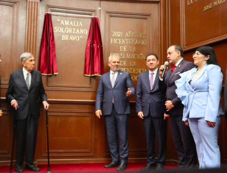Congreso de Michoacán honró el legado de Amalia Solórzano Bravo con letras de oro