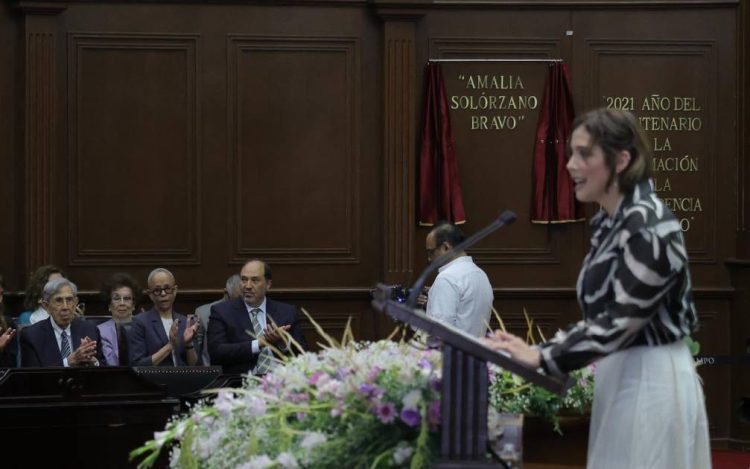 Honra Brissa Arroyo memoria de Amalia Solórzano Bravo y sus ideales de justicia social e igualdad