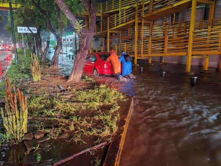 Los pronósticos indican que continuarán las lluvias fuertes y Protección Civil Estatal llama a extremar precauciones en Michoacán