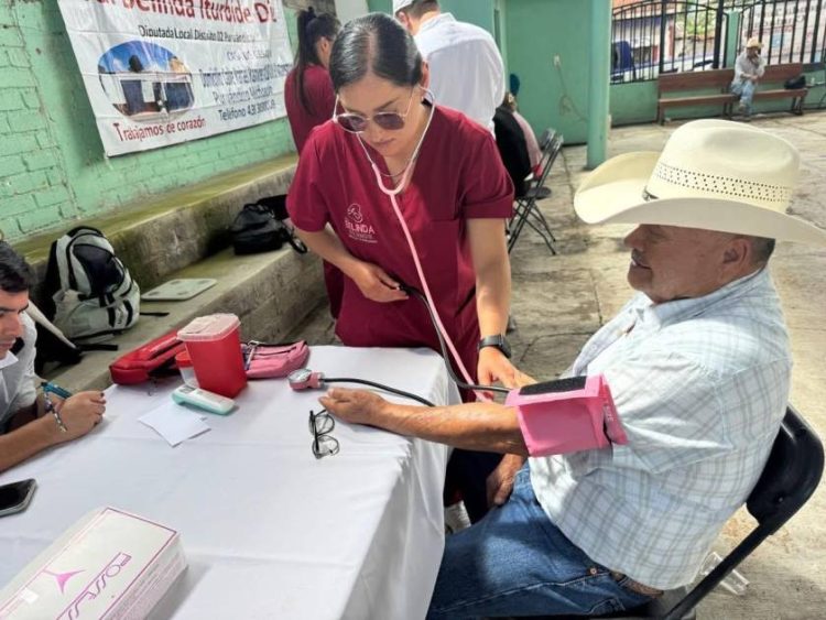 Lleva Belinda Iturbide servicios de salud a comunidad de San Miguel en Puruándiro
