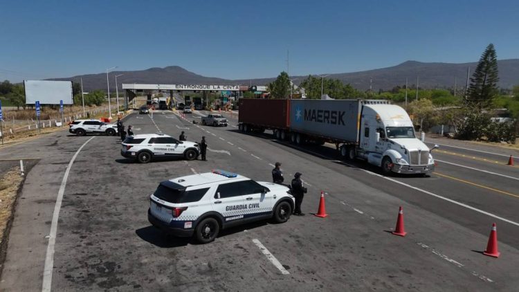 Refuerzan la vigilancia en Michoacán para que los turistas viajen seguro este verano
