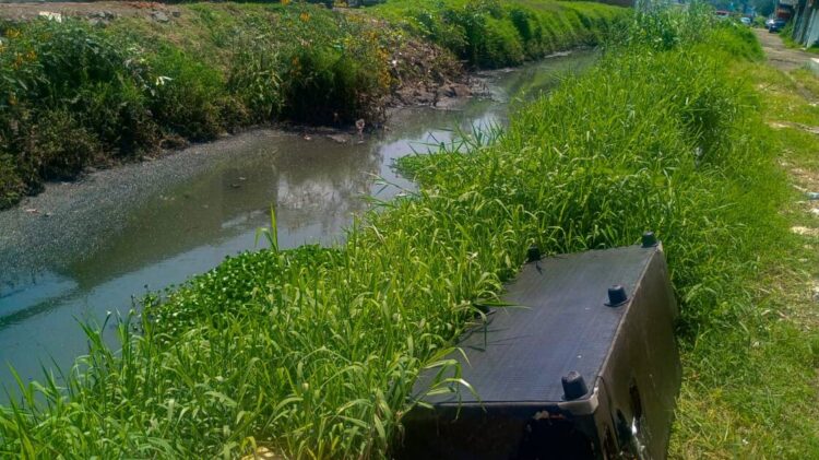 Adolfo Torres llama a evitar el abandono de basura en canales; detectan muebles en el dren Carlos Salazar
