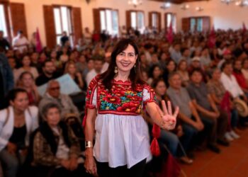 Jóvenes y líderes de Pátzcuaro ven en Gaby Molina el proyecto para Michoacán