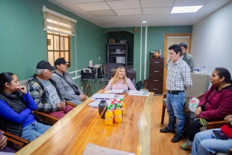 Dayana Pérez fortalece acciones para brindar certeza jurídica a familias de Santa Clara del Cobre