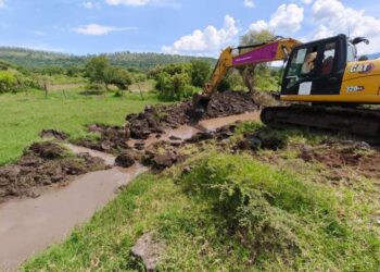 Realiza SCOP trabajos de limpieza en canales pluviales de San Juanito y La Minzita: Rogelio Zarazúa