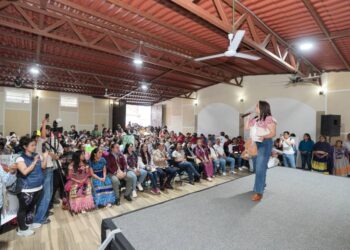 Desde la Cañada de los Once Pueblos, Gladyz Butanda encabeza defensa de la 4T