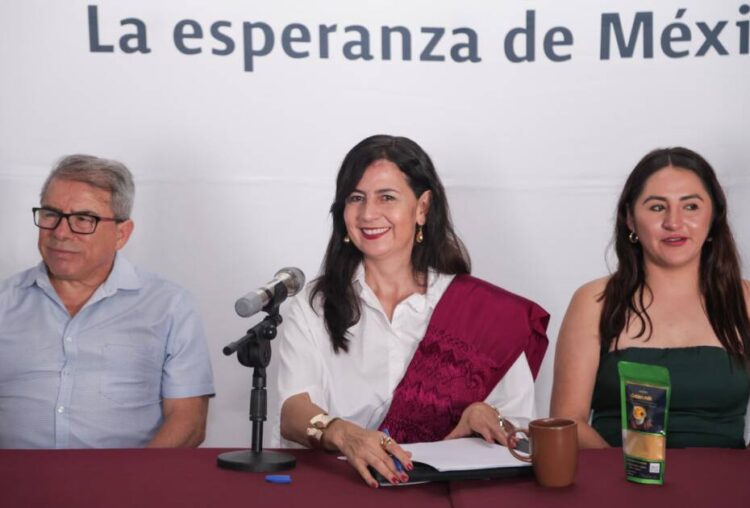 Sectores productivos construyen agenda económica con Gaby Molina