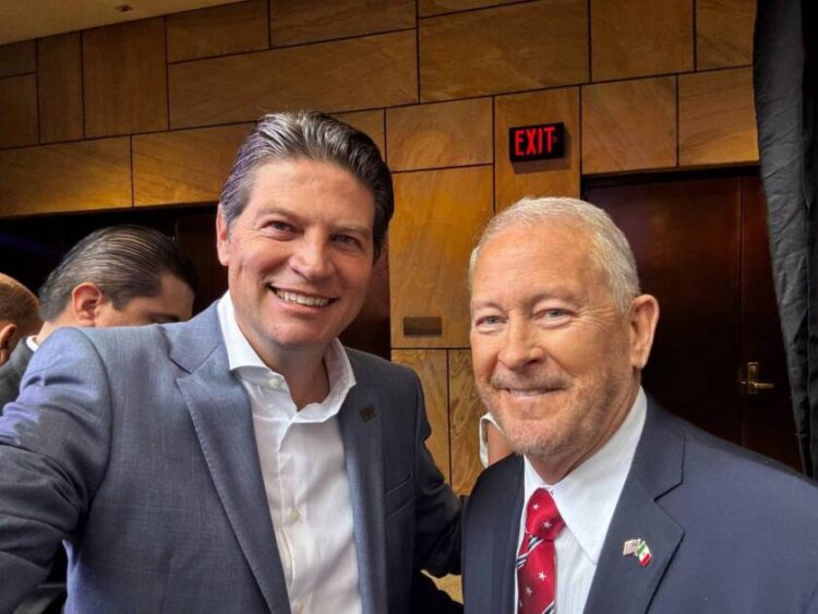 Alfonso Martínez Alcázar, invitado especial a la ceremonia de aniversario de independencia de los Estados Unidos