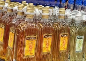 Cofepris alerta por falsificación y adulteración del Tequila Gran Centenario Añejo