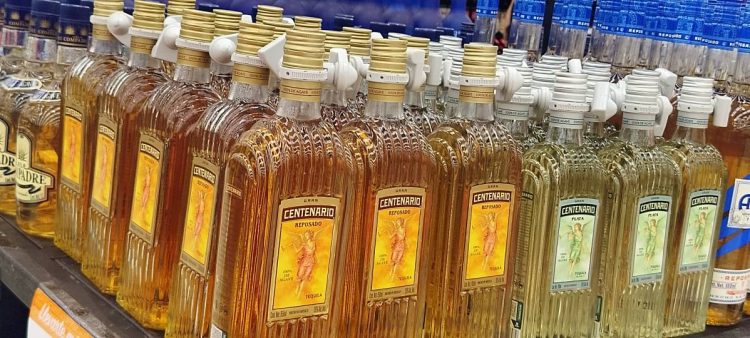 Cofepris alerta por falsificación y adulteración del Tequila Gran Centenario Añejo