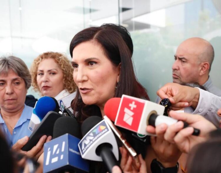 Lo que les sirve a los ciudadanos es tener un periodismo fuerte, libre y objetivo: Kenia López Rabadán