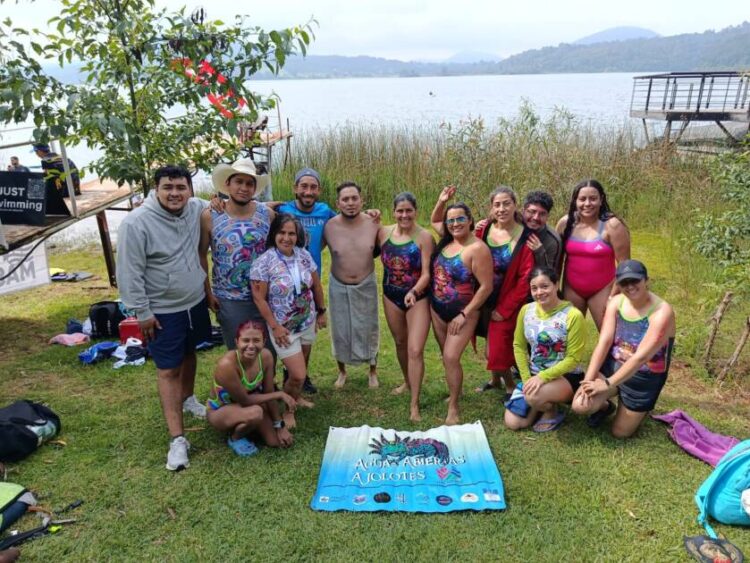 Nadadores michoacanos de aguas abiertas enfrentan el desafío dentro y fuera del agua