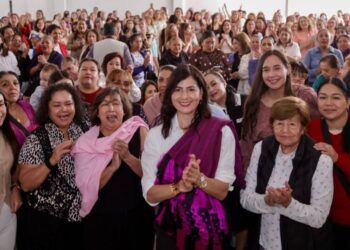 Mujeres de Uruapan arropan a Gaby Molina