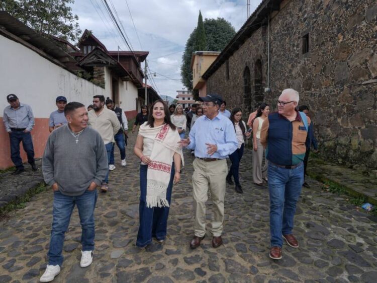 Gladyz Butanda va por impulso al turismo e infraestructura en comunidades indígenas de Michoacán