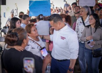 Escuchar antes de hablar: el método político de Carlos Torres Piña